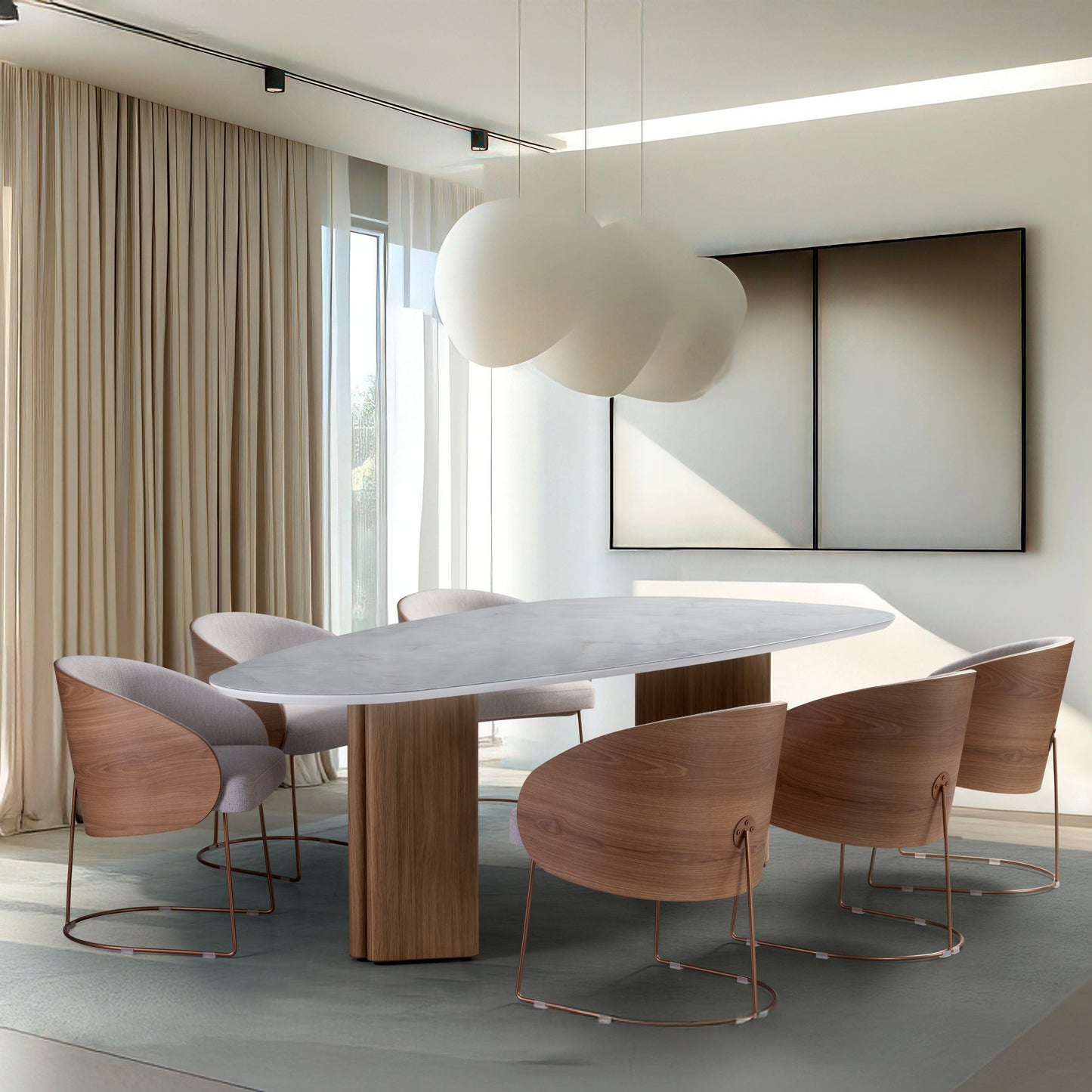 Mesa de jantar com tampo orgânico de vidro cinza claro e base de madeira