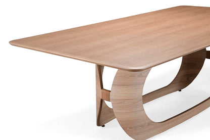 Mesa de jantar Josi com tampo reto melamínico claro e base entalhada