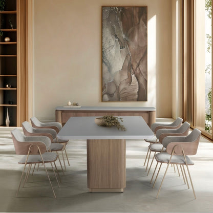 Mesa de jantar com tampo de vidro claro e base de madeira clara, retangular.